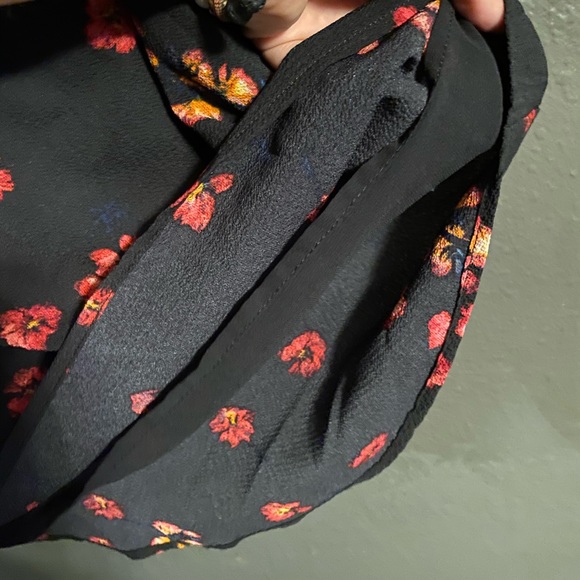 A New Day Red and Black Floral Blouse - Picture 5 of 6